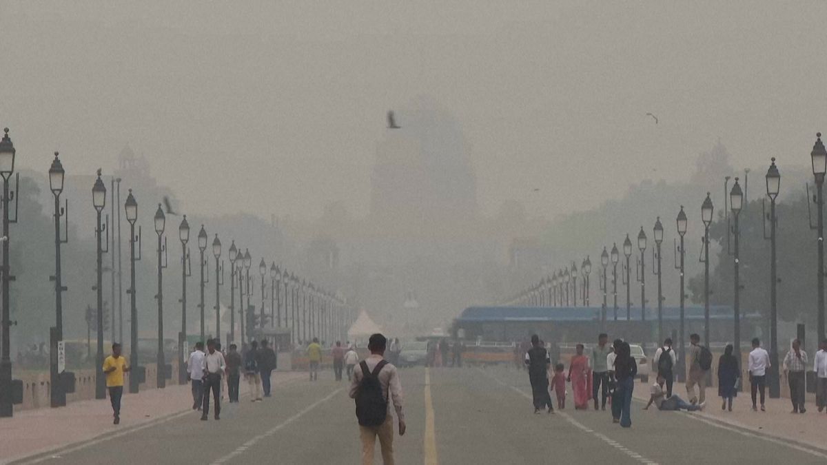 V indickém Dillí nasadili na silný smog umělý déšť